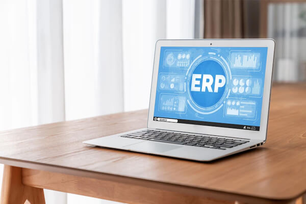 Excel’den profesyonel yazılıma geçişin işletmeye sağladığı hız, düzen ve kontrol avantajlarını anlatan bilgilendirici görsel