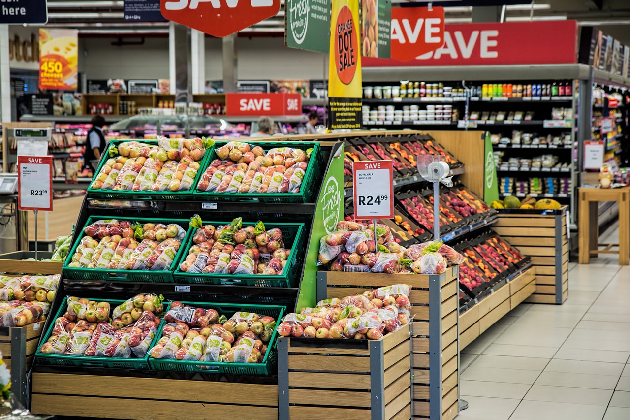 Marketlerde stok ve son kullanma tarihi takibini otomatikleştiren sistemleri anlatan bilgilendirici görsel